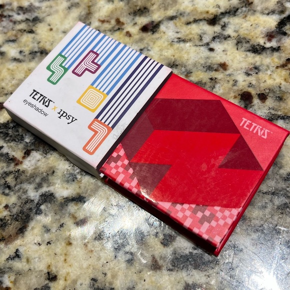 5/$25 New Tetris x Ipsy Top Out Eyeshadow Sparkle Blue Glitter Shimmer Travel - Picture 2 of 6